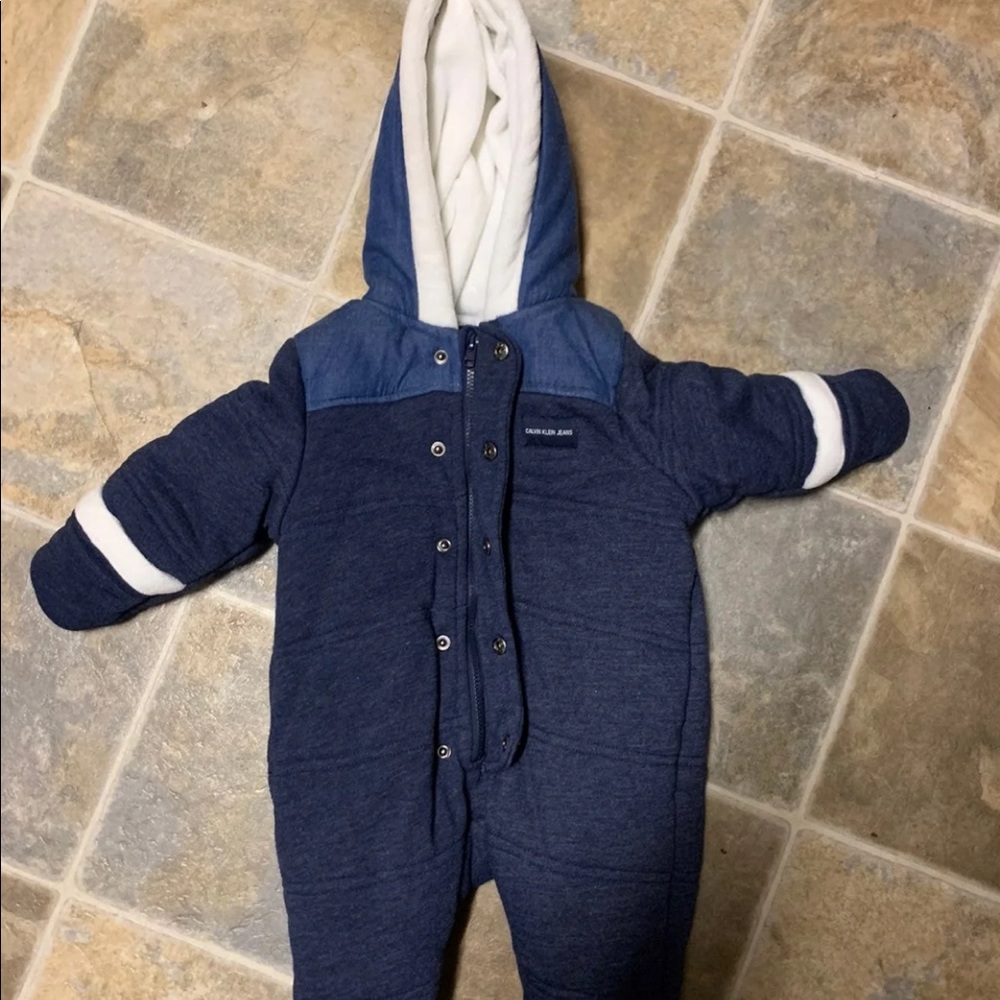 Like New. 6/9 month baby bunting snow suit.